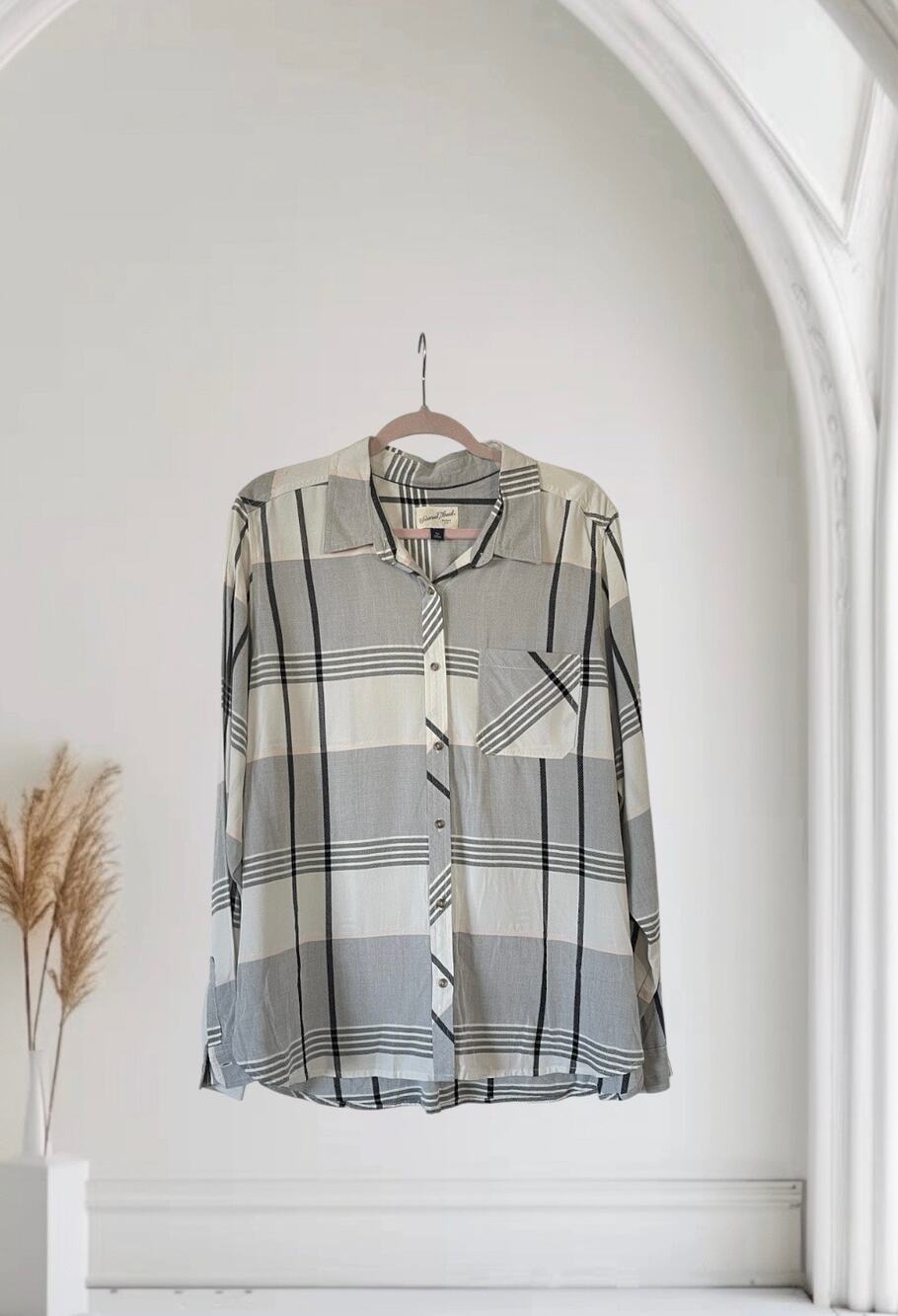 Universal Thread Woman’s Rayon Button Down Shirt XXL